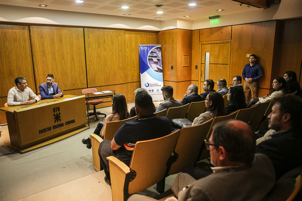 La Legislatura y la UTN entregaron certificados a los egresados de la Diplomatura en ODS